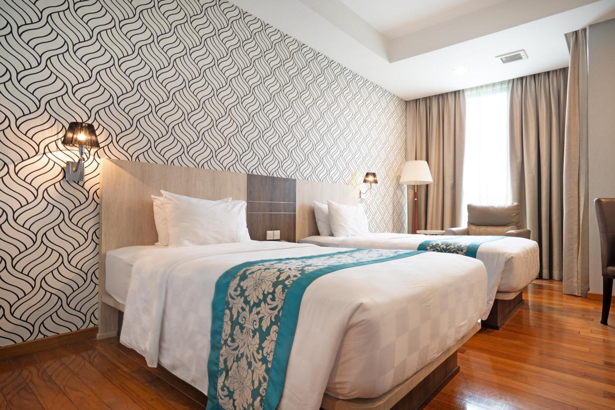 Hotel Hill Batam 4*