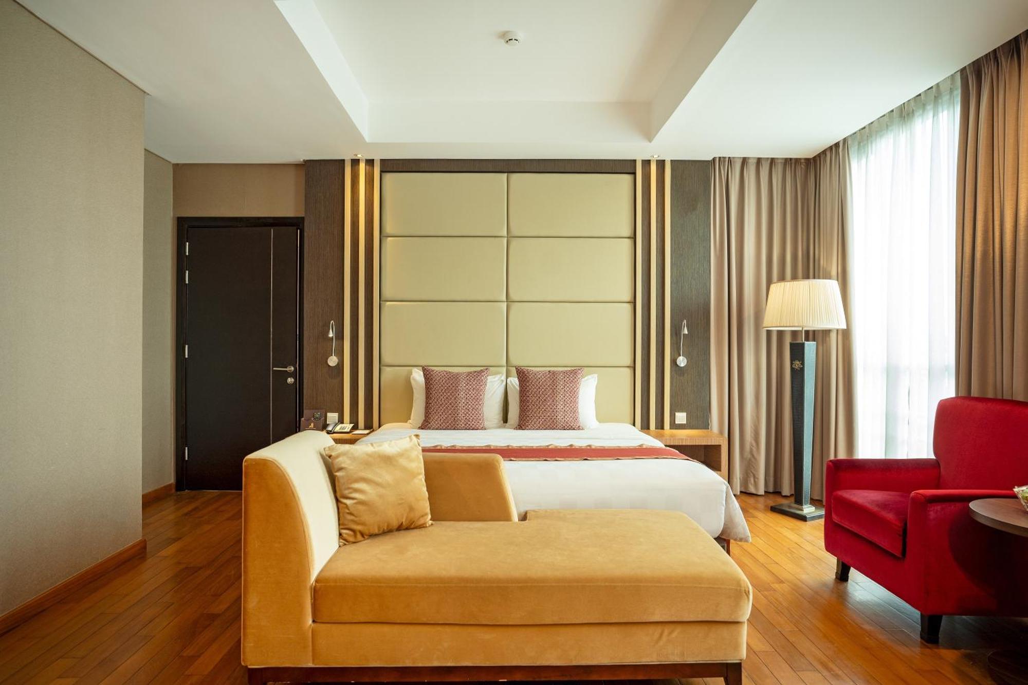 Hill Batam Hotel 4*