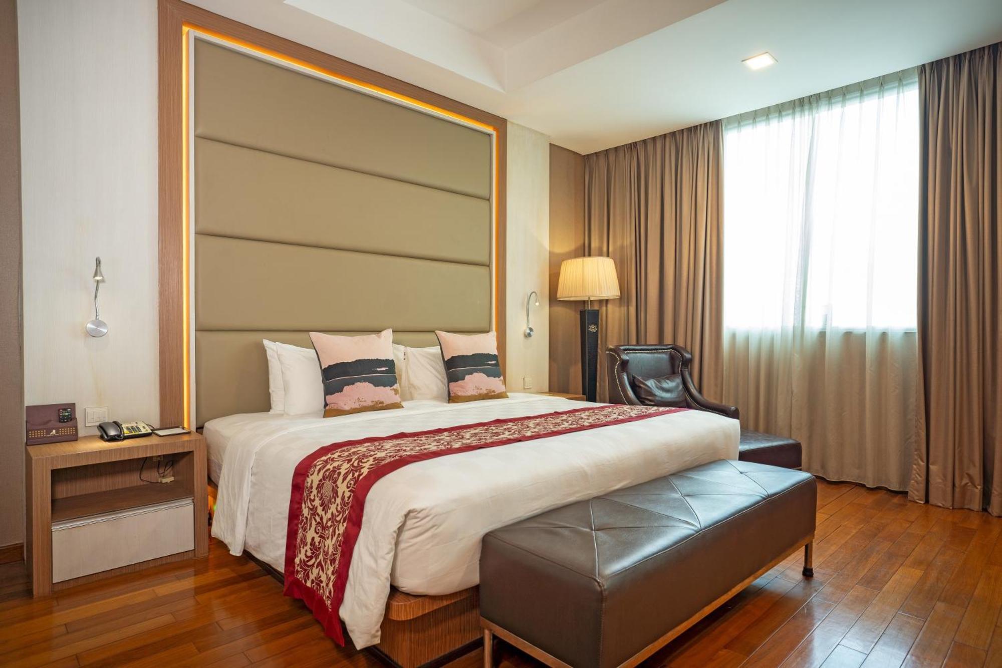 Hotel Hill Batam 4*